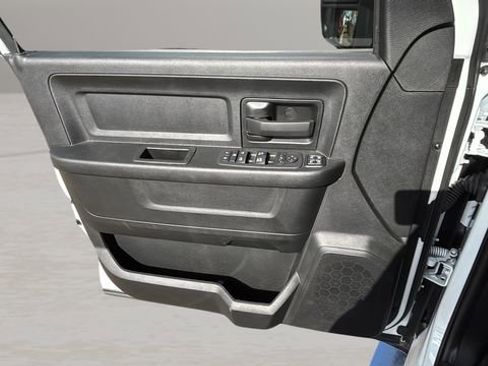 Used 2024 RAM 2500 Tradesman w/ Chrome Appearance Group image 15