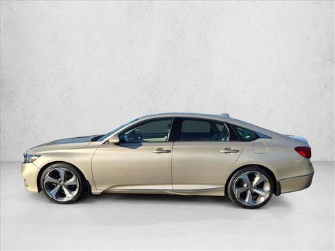 Used 2018 Honda Accord Touring image 9