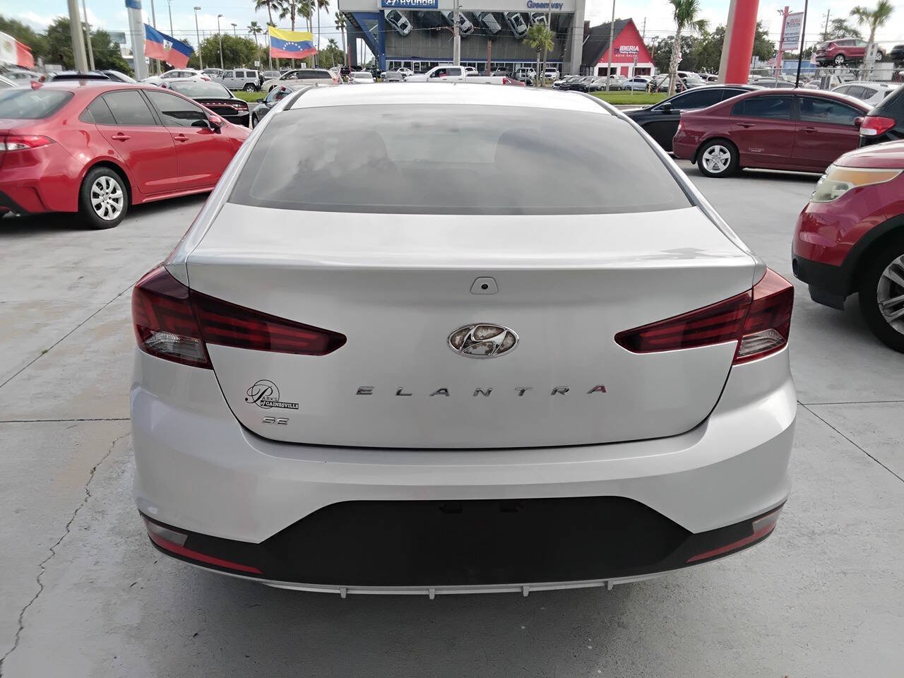 Used 2019 Hyundai Elantra SE w/ Cargo Package FWD image 8