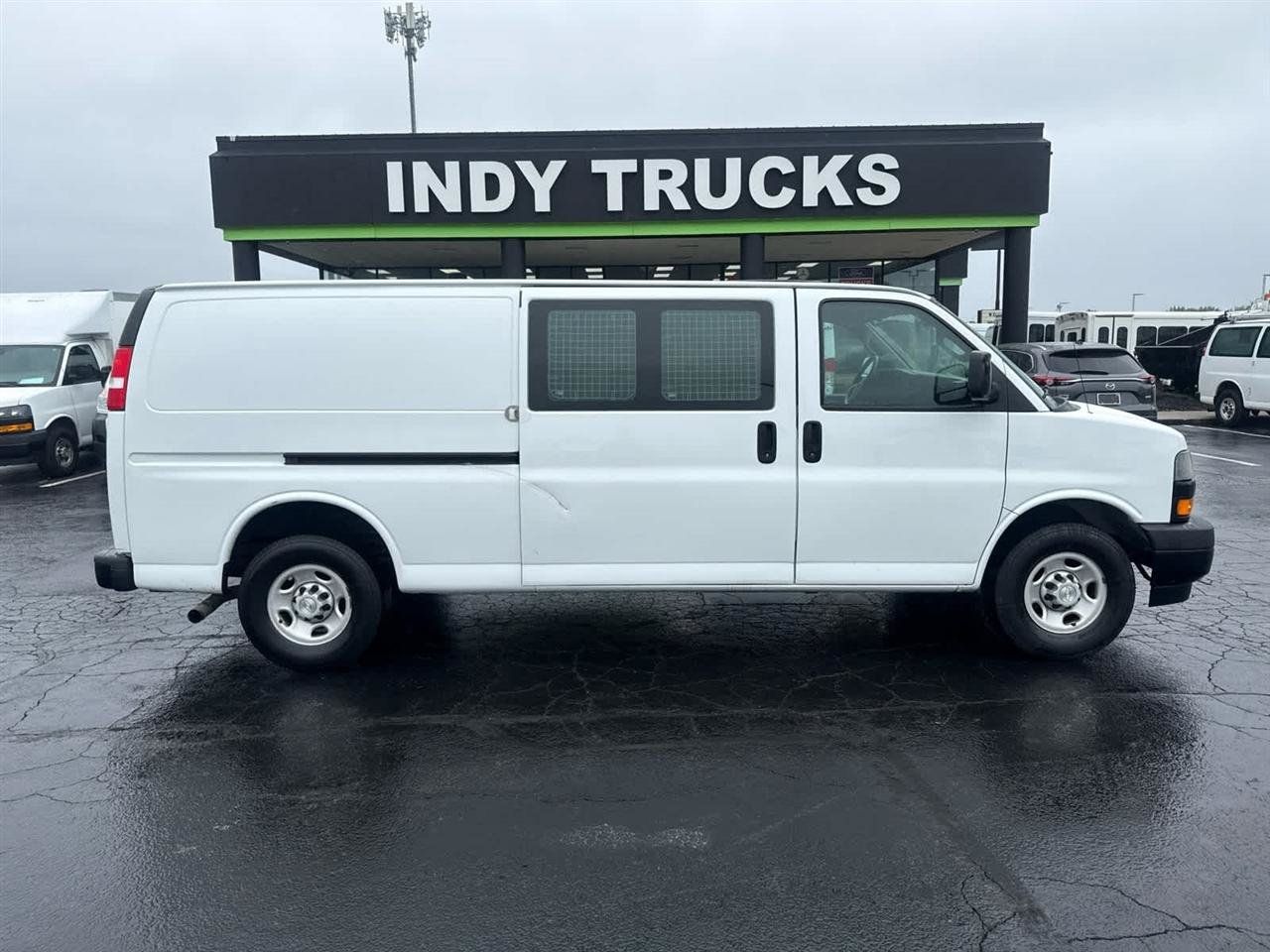 Used 2020 Chevrolet Express 3500 Extended w/ Driver Convenience Package RWD image 1