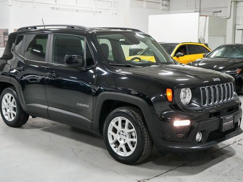 Used 2019 Jeep Renegade Latitude w/ Safety & Security Group II image 8