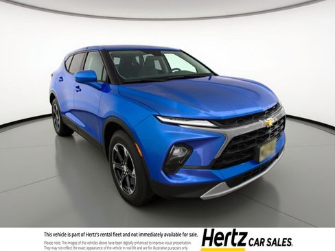 Used 2025 Chevrolet Blazer LT FWD image 1