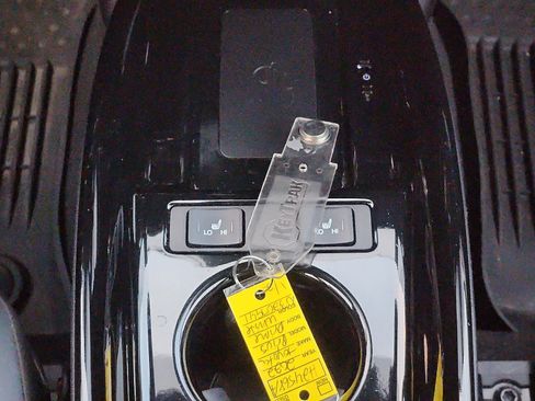 Used 2022 Toyota Prius Prime XLE image 17