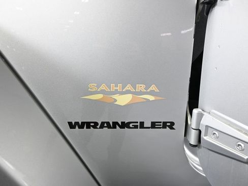Used 2012 Jeep Wrangler Sahara w/ Dual Top Group AWD/4WD image 12