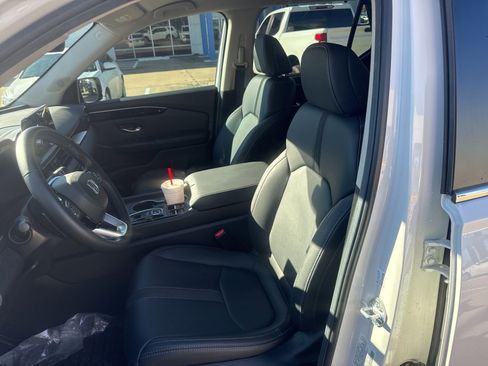 Used 2025 Honda Pilot EX-L image 6