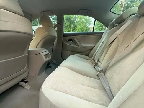 Used 2011 Toyota Camry LE FWD image 4