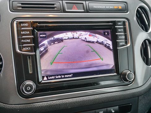 Used 2017 Volkswagen Tiguan S FWD image 24
