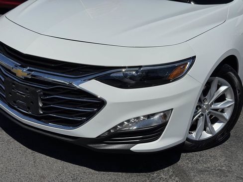 Used 2025 Chevrolet Malibu LT image 3