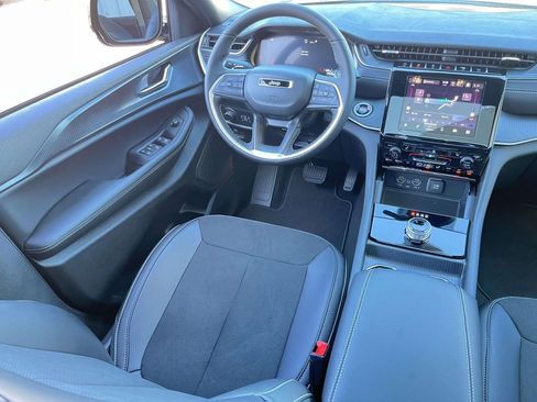 New 2025 Jeep Grand Cherokee Altitude image 28