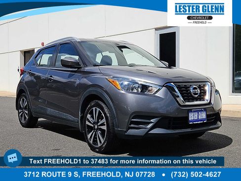 Used 2019 Nissan Kicks SV FWD image 1