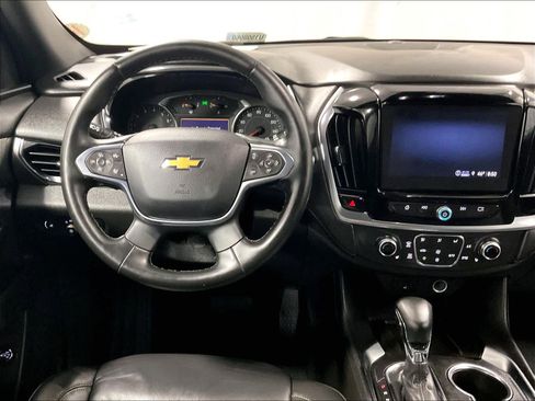 Used 2023 Chevrolet Traverse LT image 18