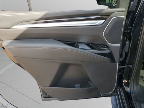 Certified 2025 Cadillac Escalade Premium Luxury image 18