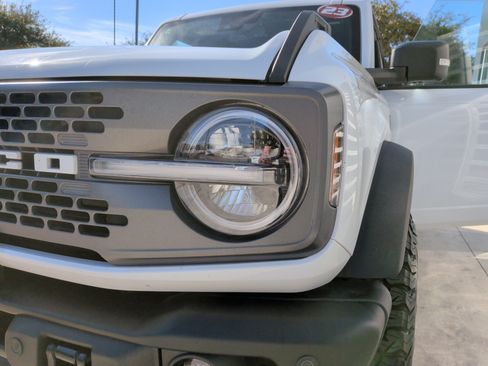 Used 2023 Ford Bronco Badlands image 6