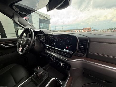 Used 2024 GMC Sierra 1500 SLT w/ SLT Premium Plus Package AWD/4WD image 30