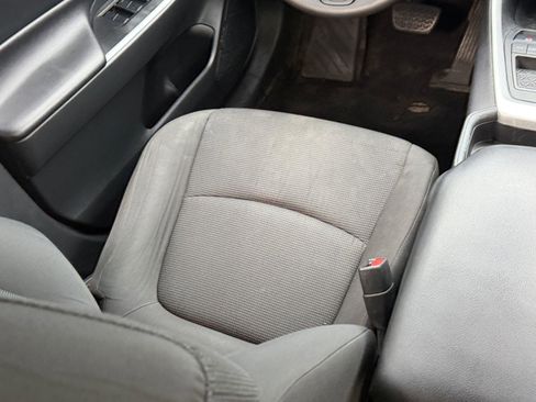 Used 2019 Toyota RAV4 LE image 44