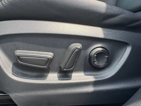 Used 2025 Toyota Corolla Cross XLE FWD image 19
