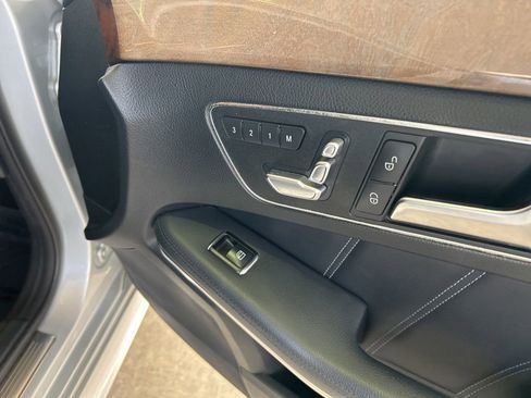 Used 2014 Mercedes-Benz E 550 4MATIC Sedan image 24