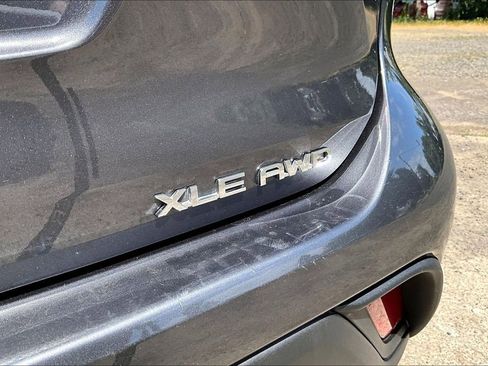 Used 2020 Toyota Highlander XLE AWD/4WD image 10