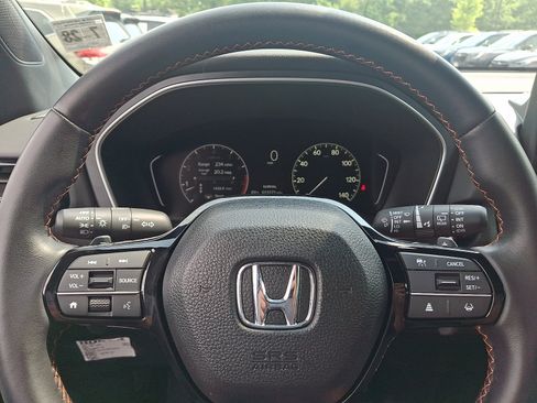 Used 2023 Honda Pilot Sport image 18