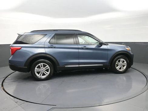 Used 2021 Ford Explorer XLT w/ Equipment Group 202A AWD/4WD image 9