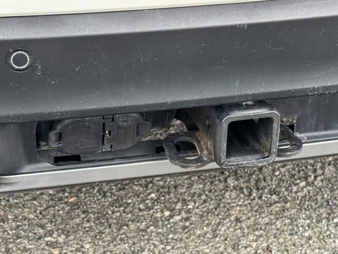 Used 2022 Ford Explorer XLT w/ Equipment Group 202A image 18