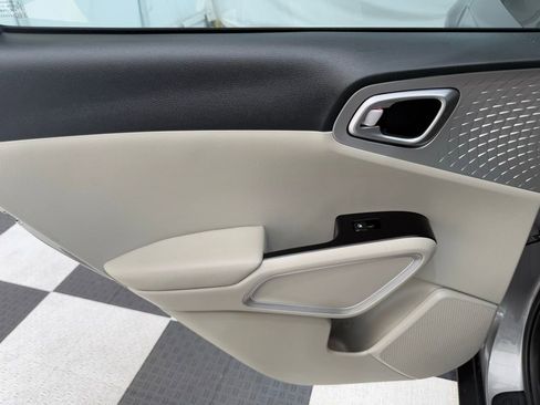 Used 2023 Kia Soul LX image 14