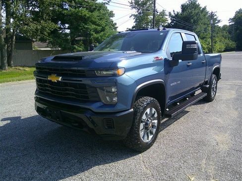 Used 2024 Chevrolet Silverado 2500 Custom w/ Custom Value Package AWD/4WD image 1