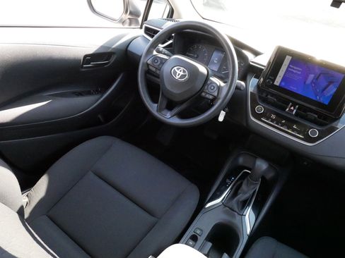 Used 2023 Toyota Corolla LE image 9