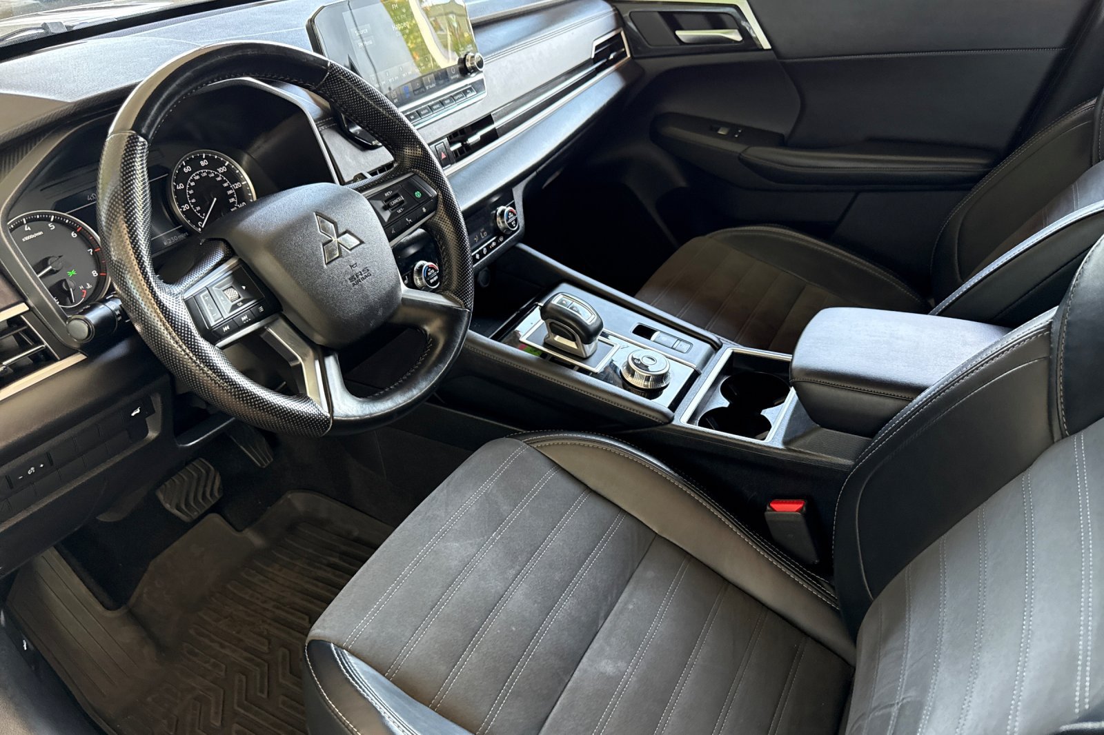 Used 2024 Mitsubishi Outlander SE AWD/4WD image 10