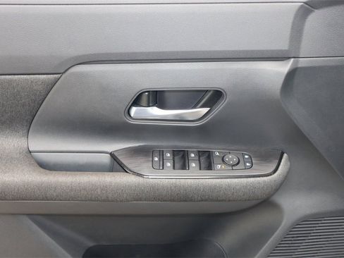 Certified 2025 Nissan Kicks SV image 19