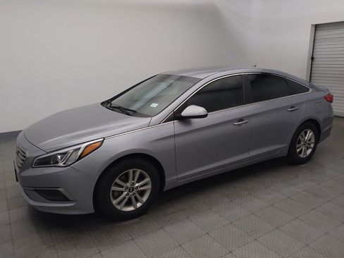 Used 2017 Hyundai Sonata SE FWD image 2