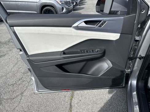 New 2025 Volkswagen Taos SE image 24