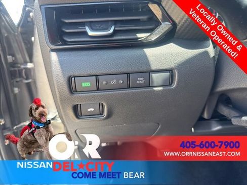Used 2025 Nissan Sentra SV FWD image 17