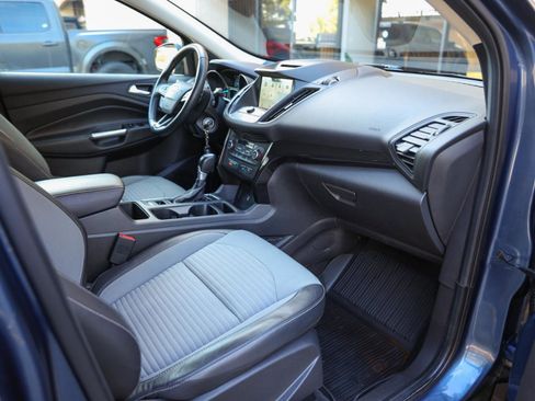 Used 2018 Ford Escape SE w/ SE Sport Appearance Package image 19