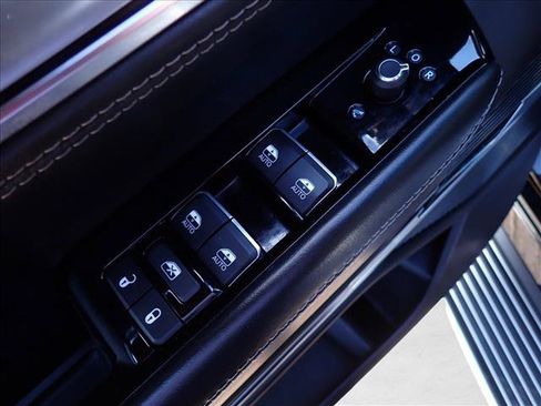 Used 2023 Jeep Grand Wagoneer Series II AWD/4WD image 19