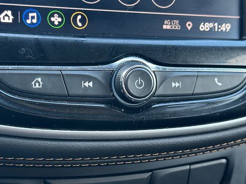 Used 2022 Chevrolet Trax LT w/ LT Convenience Package image 31