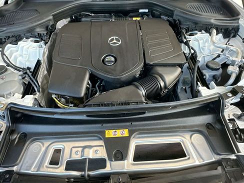 Used 2025 Mercedes-Benz GLC 300 4MATIC image 12
