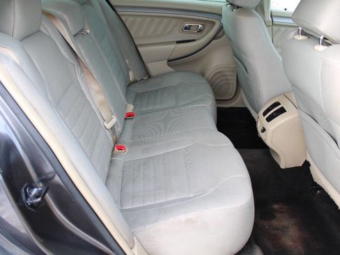 Used 2015 Ford Taurus SE image 6