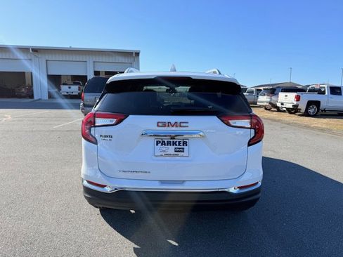 Used 2023 GMC Terrain SLT w/ Infotainment Package II image 7