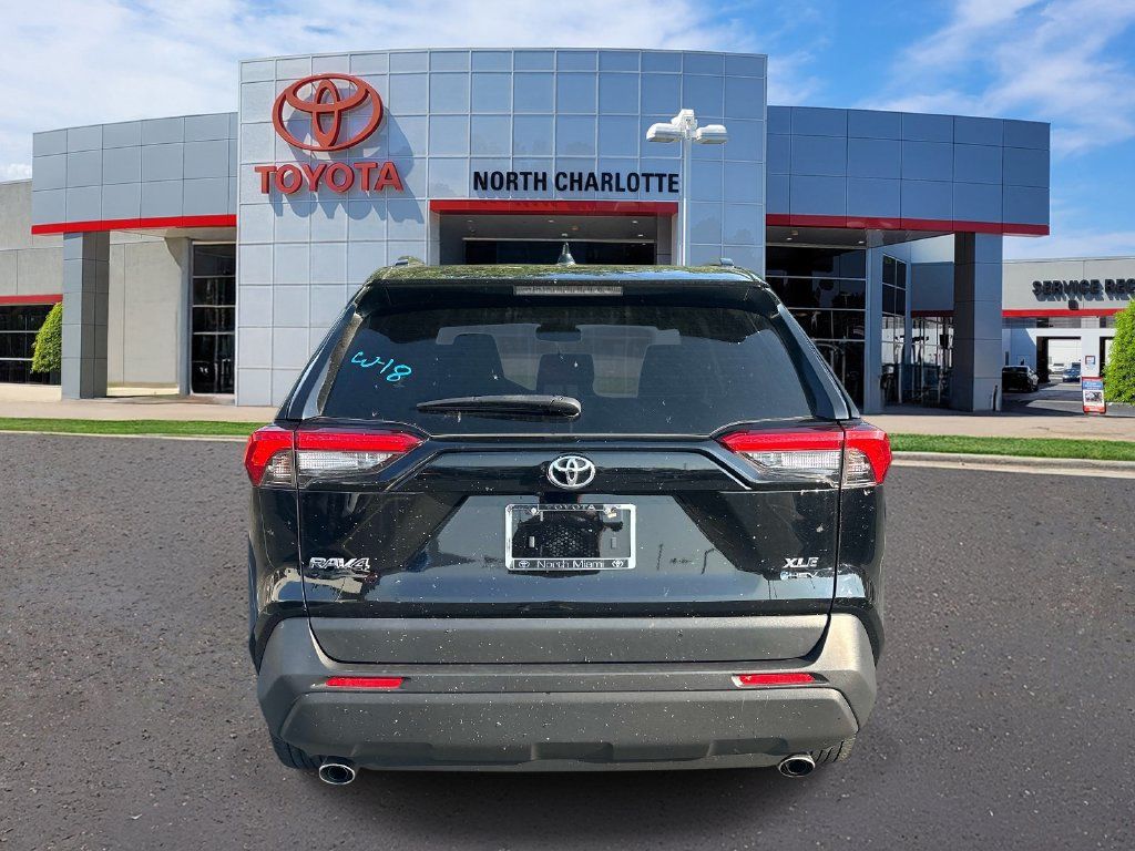 Used 2025 Toyota RAV4 XLE AWD/4WD image 7