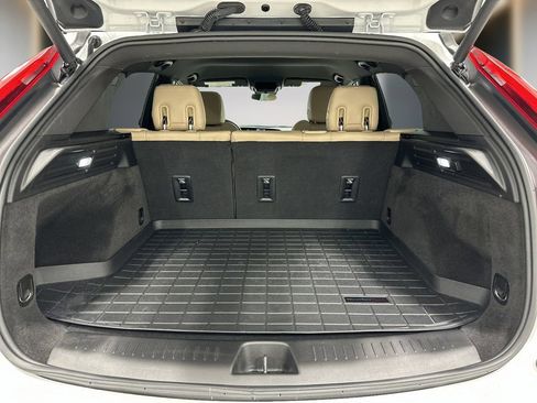Used 2024 Cadillac XT4 Luxury w/ Cold Weather Package FWD image 13