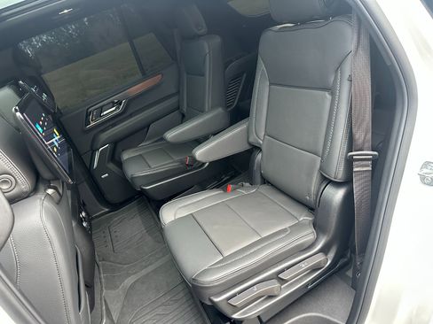 Used 2025 GMC Yukon Denali w/ Denali Reserve Package image 18