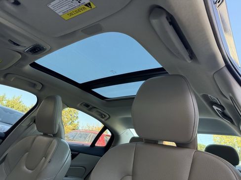 Used 2022 Volvo S60 B5 Momentum w/ Premium Package image 11