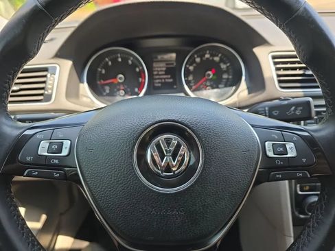 Used 2016 Volkswagen Passat 1.8T SE FWD image 18