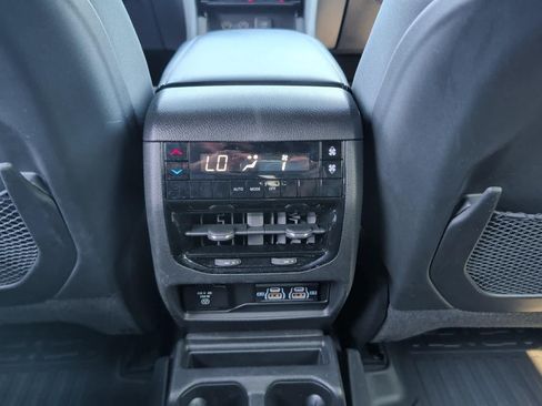 Used 2023 Jeep Grand Cherokee L Laredo AWD/4WD image 31