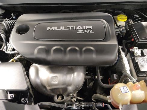 Used 2019 Jeep Cherokee Latitude Plus w/ Comfort/Convenience Group image 30