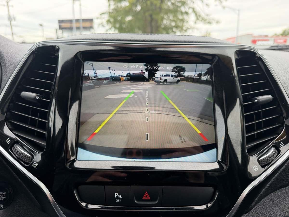 Used 2019 Jeep Cherokee Limited w/ Trailer Tow Group AWD/4WD image 35