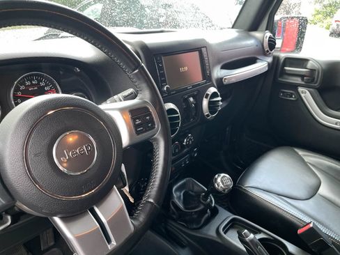 Used 2016 Jeep Wrangler Unlimited Rubicon AWD/4WD image 22
