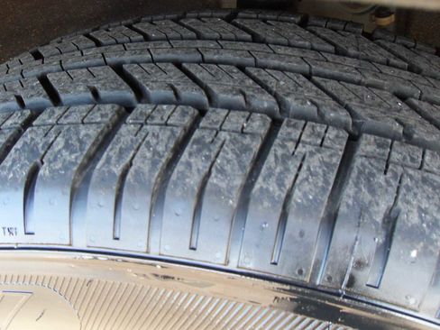 Used 2019 Chevrolet Blazer LT w/ Sun and Wheels Package image 16