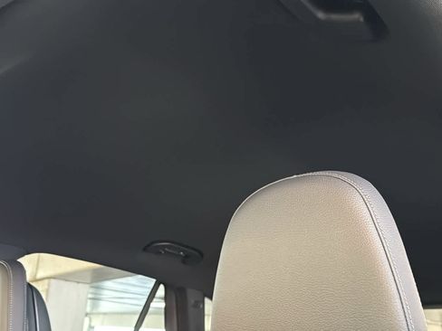 Used 2025 Mercedes-Benz GLC 300 4MATIC image 25